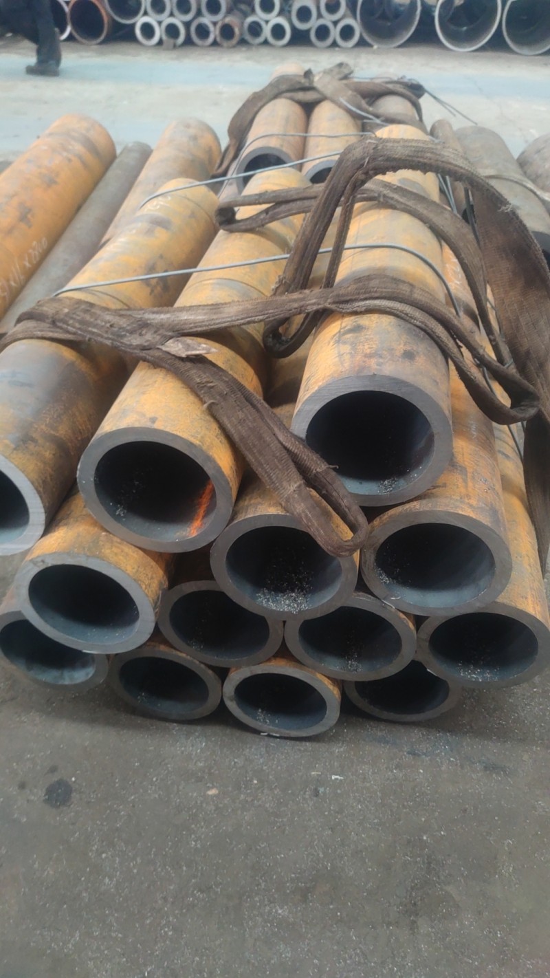 维西维西维西15CrMoG无缝钢管切割